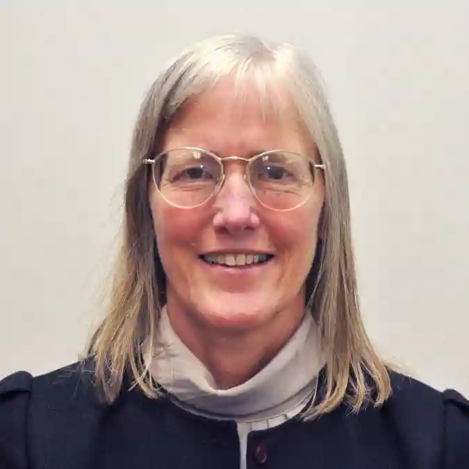 Claire Parkinson Headshot