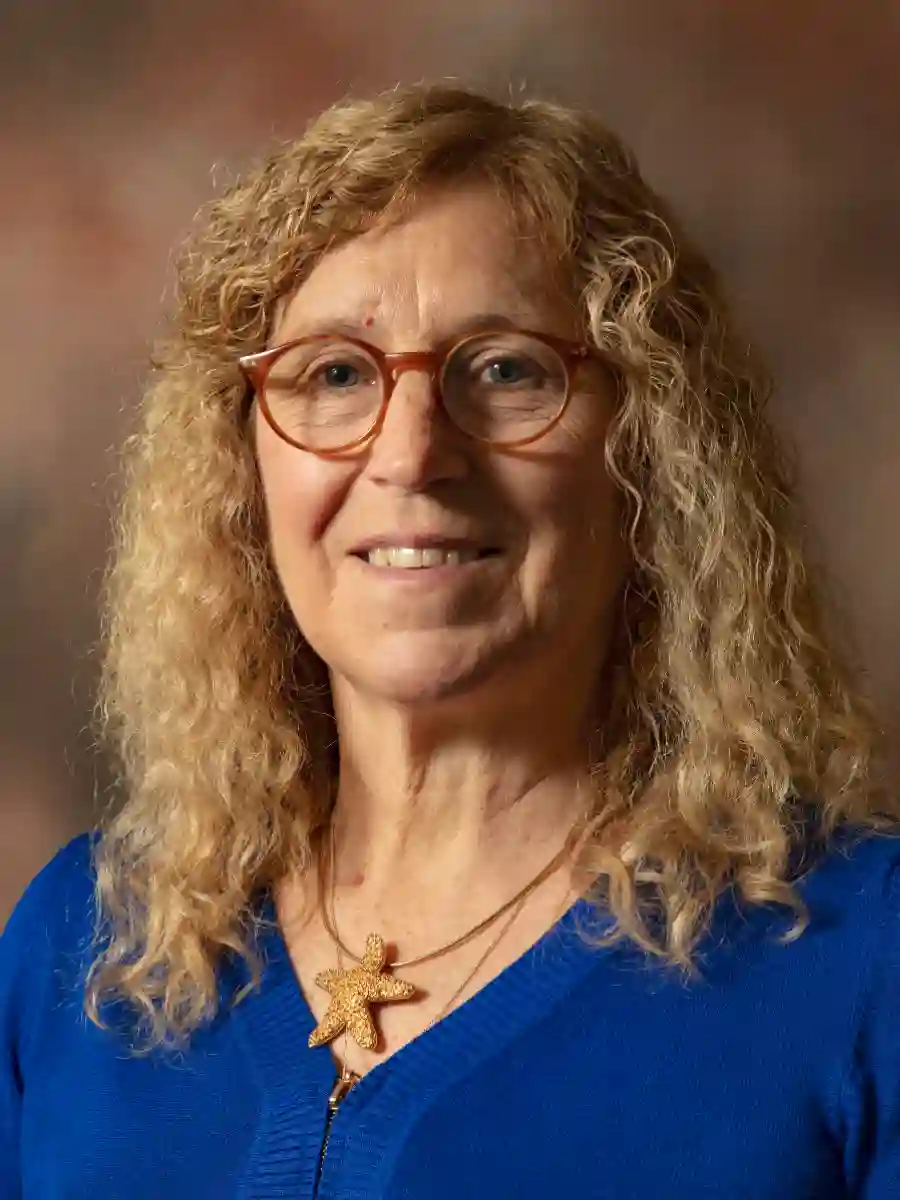 Sharon Nunes Headshot