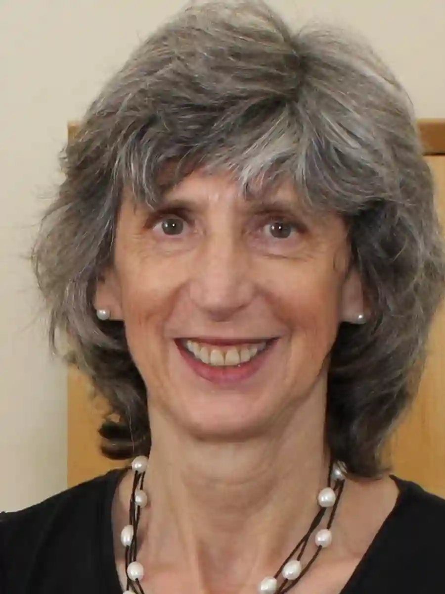 Fiona Doyle Headshot