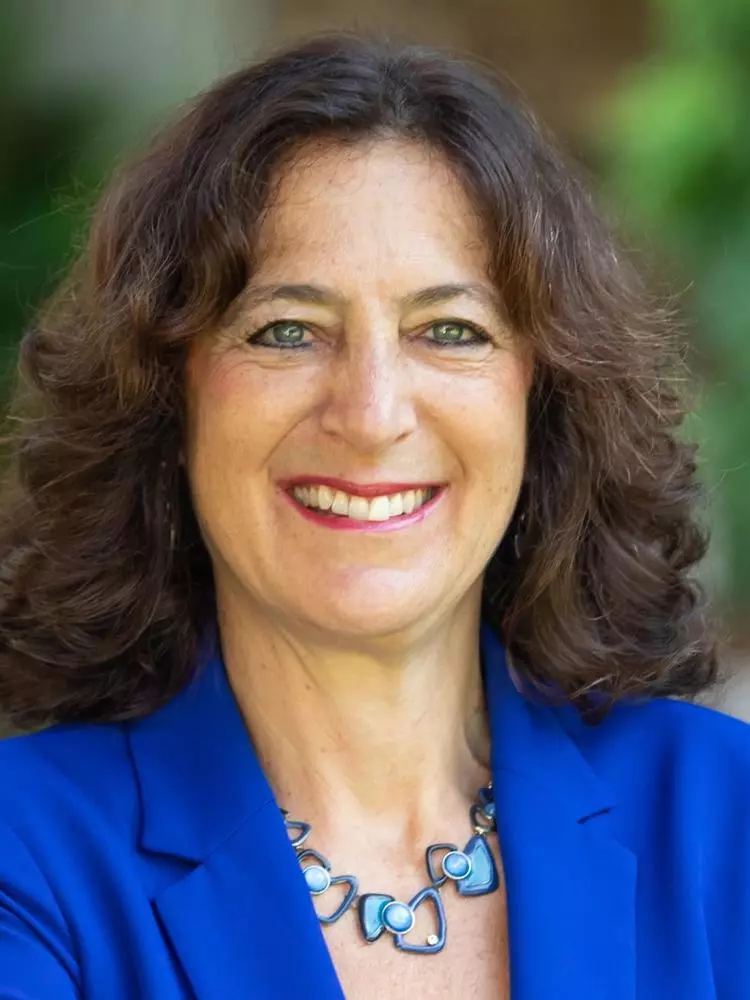 Andrea Goldsmith Headshot